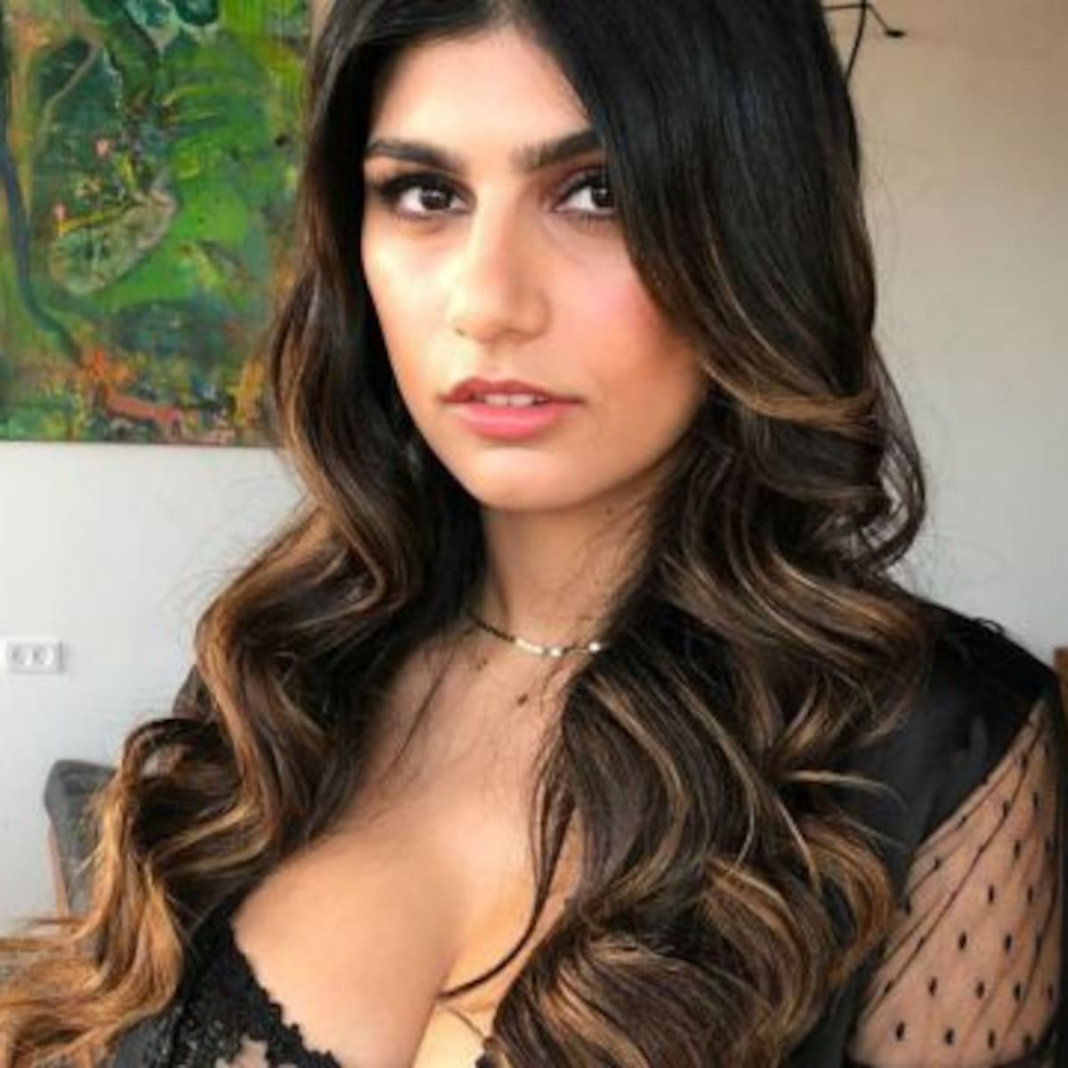 ¡Mia Khalifa se casa! ¿Lo hará con vestido blanco?