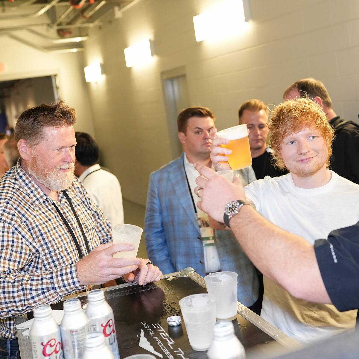 Ed Sheeran sorprende a sus fans invitando a cervezas en Atlanta