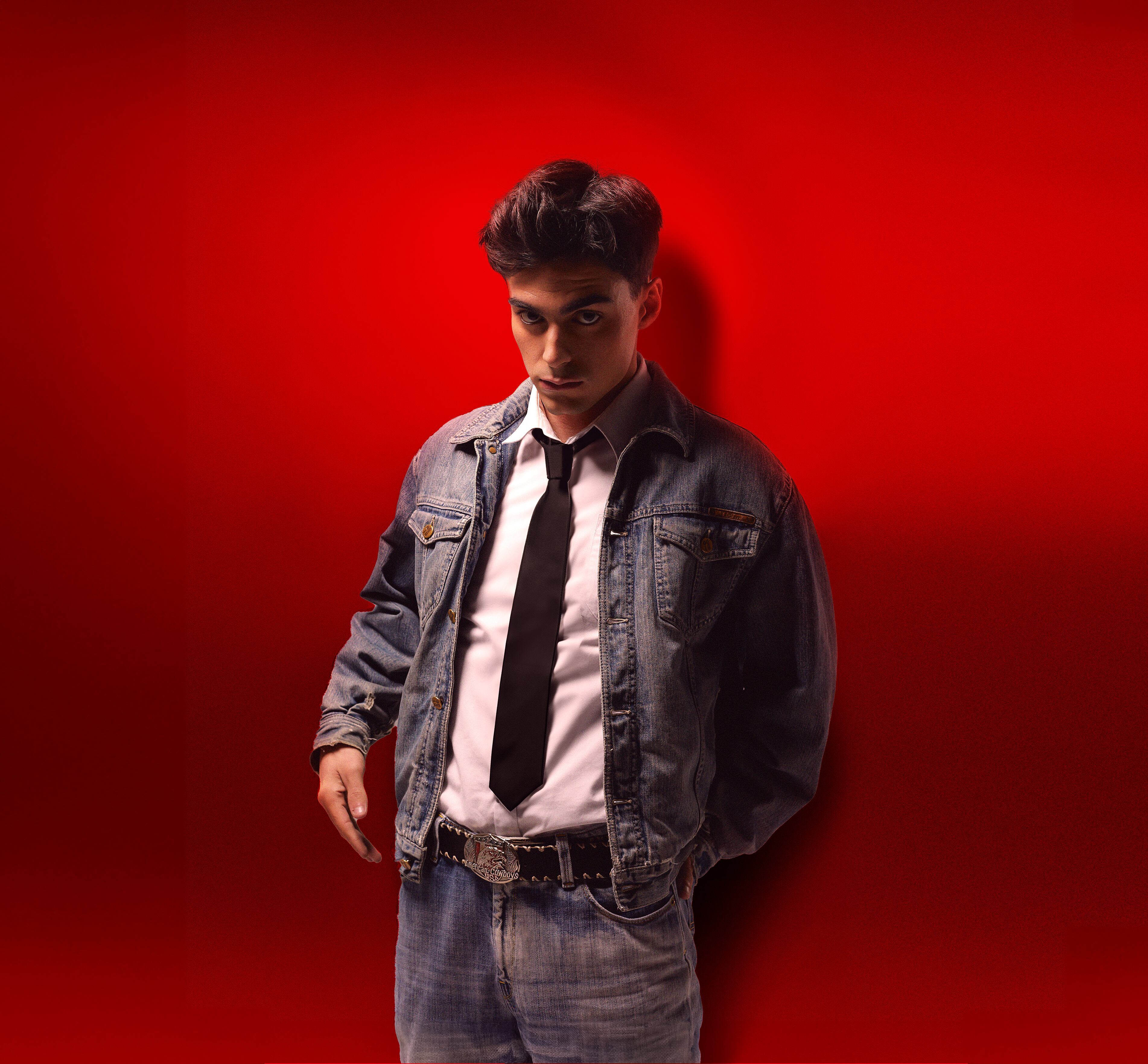 Charlie USG pasará 'Semanas' viajando con LOS40 Summer Live: le veremos en Cáceres, Ciudad Real, Gandía, Mislata, Zarautz, Laredo, Cambados y Culleredo. (Foto cedida por Warner Music)