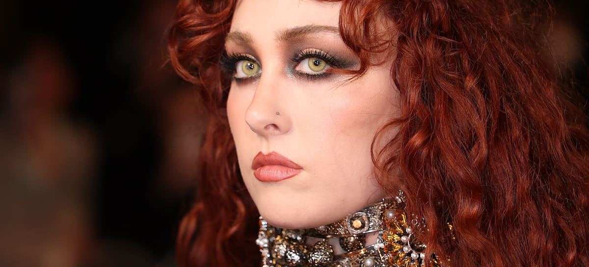 La cantante Chappell Roan en el desfile de McQueen