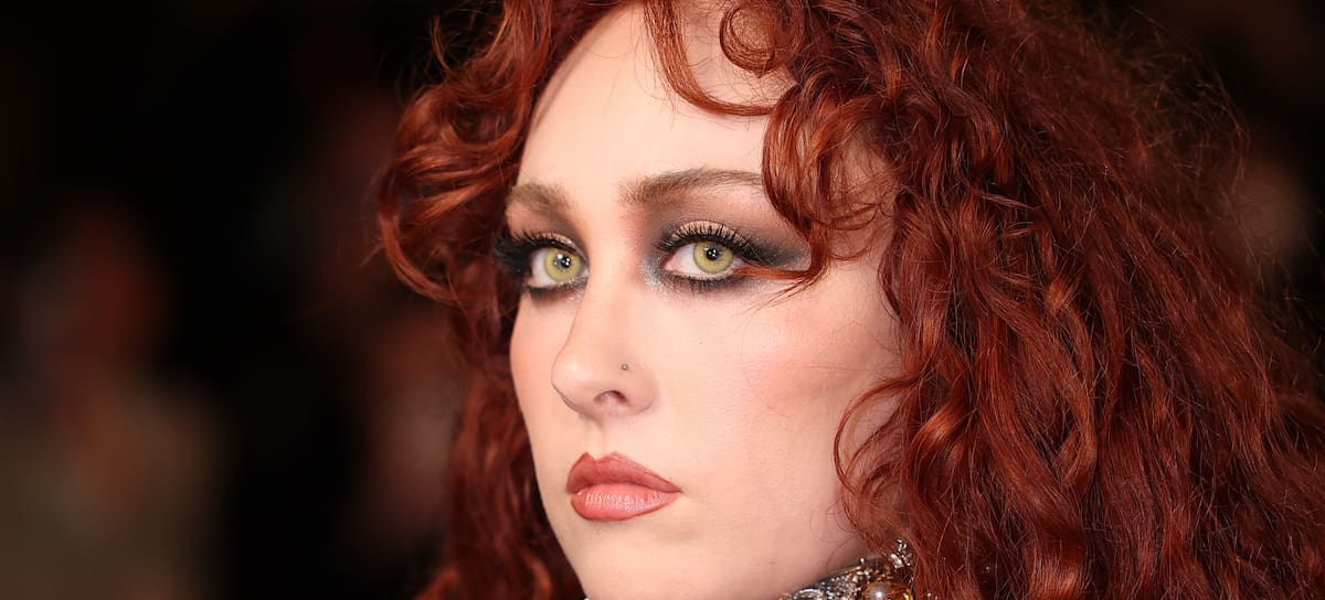 La cantante Chappell Roan en el desfile de McQueen