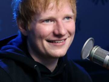 Ed Sheeran sorprende a un músico callejero para cantar con él ‘Eyes closed’