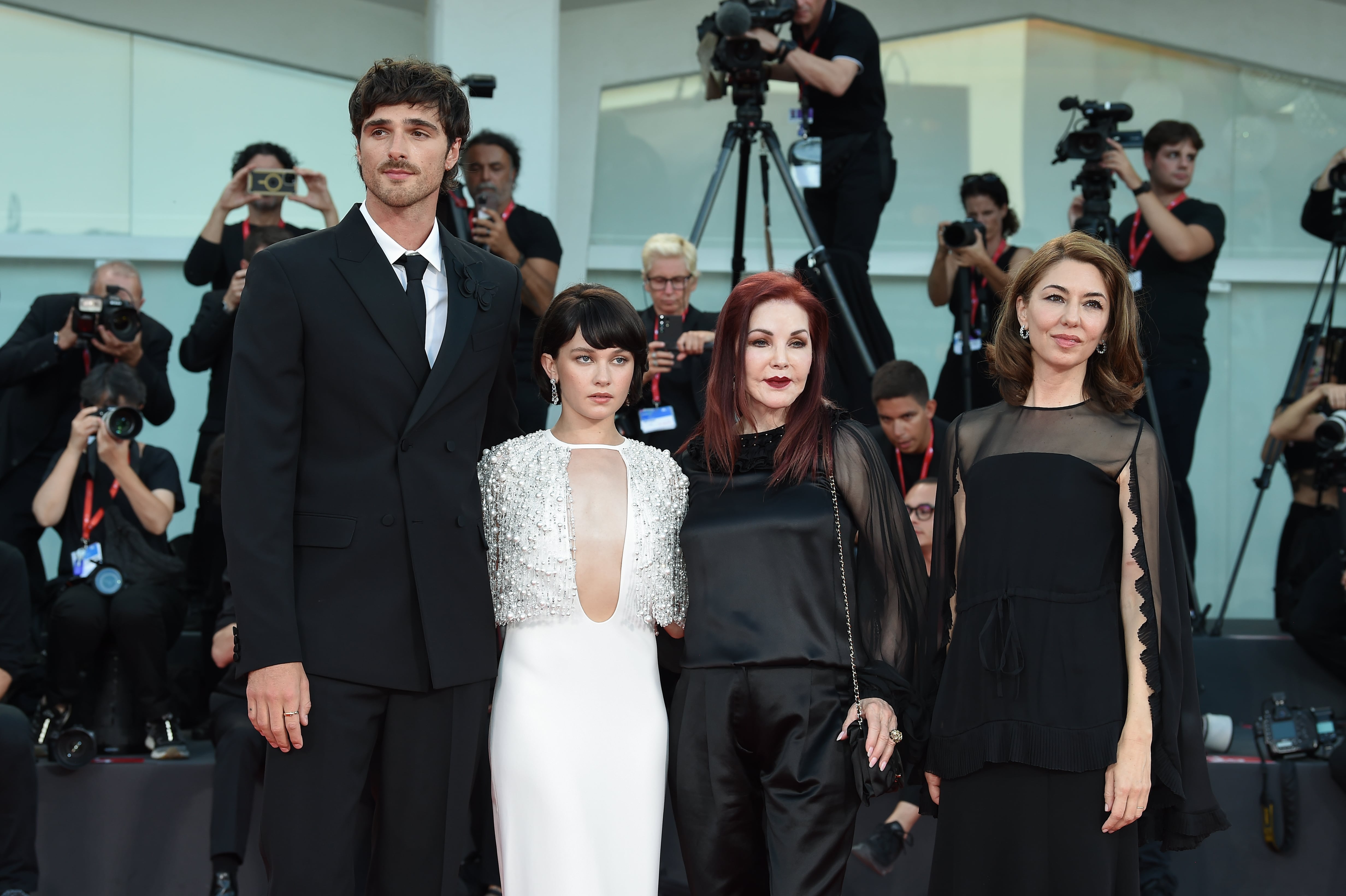 Jacob Elordi, Cailee Spaen, Priscilla Presley y Sofia Coppola en el Festival Internacional de Cine de Venecia, el 4 de septiembre de 2023.