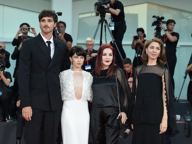 Jacob Elordi, Cailee Spaen, Priscilla Presley y Sofia Coppola en el Festival Internacional de Cine de Venecia, el 4 de septiembre de 2023.