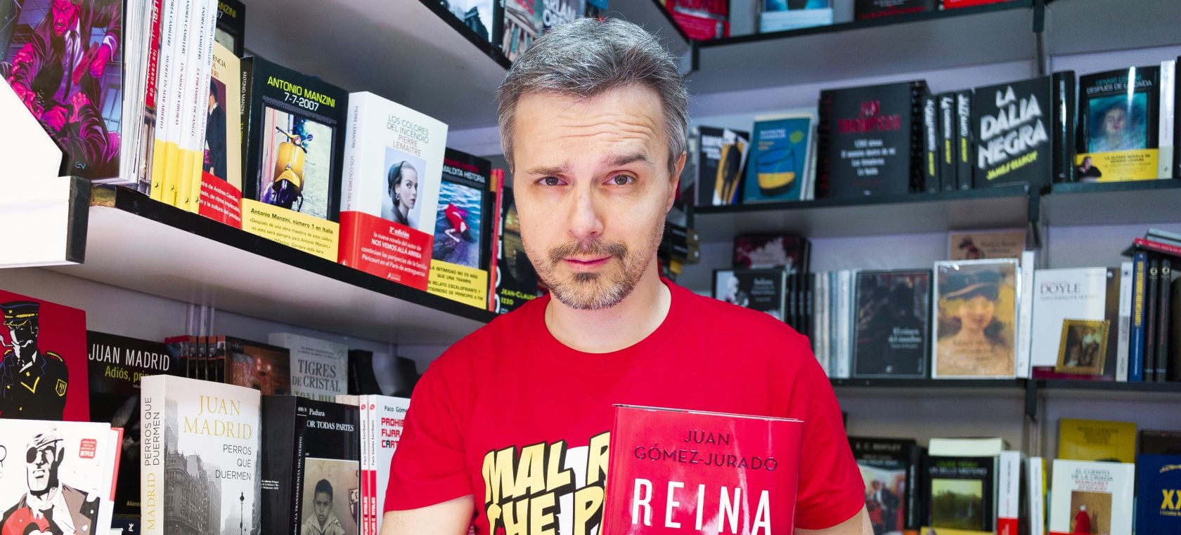 Juan Gómez Jurado con su &#039;Reina Roja&#039; en la Feria del Libro de Madrid.