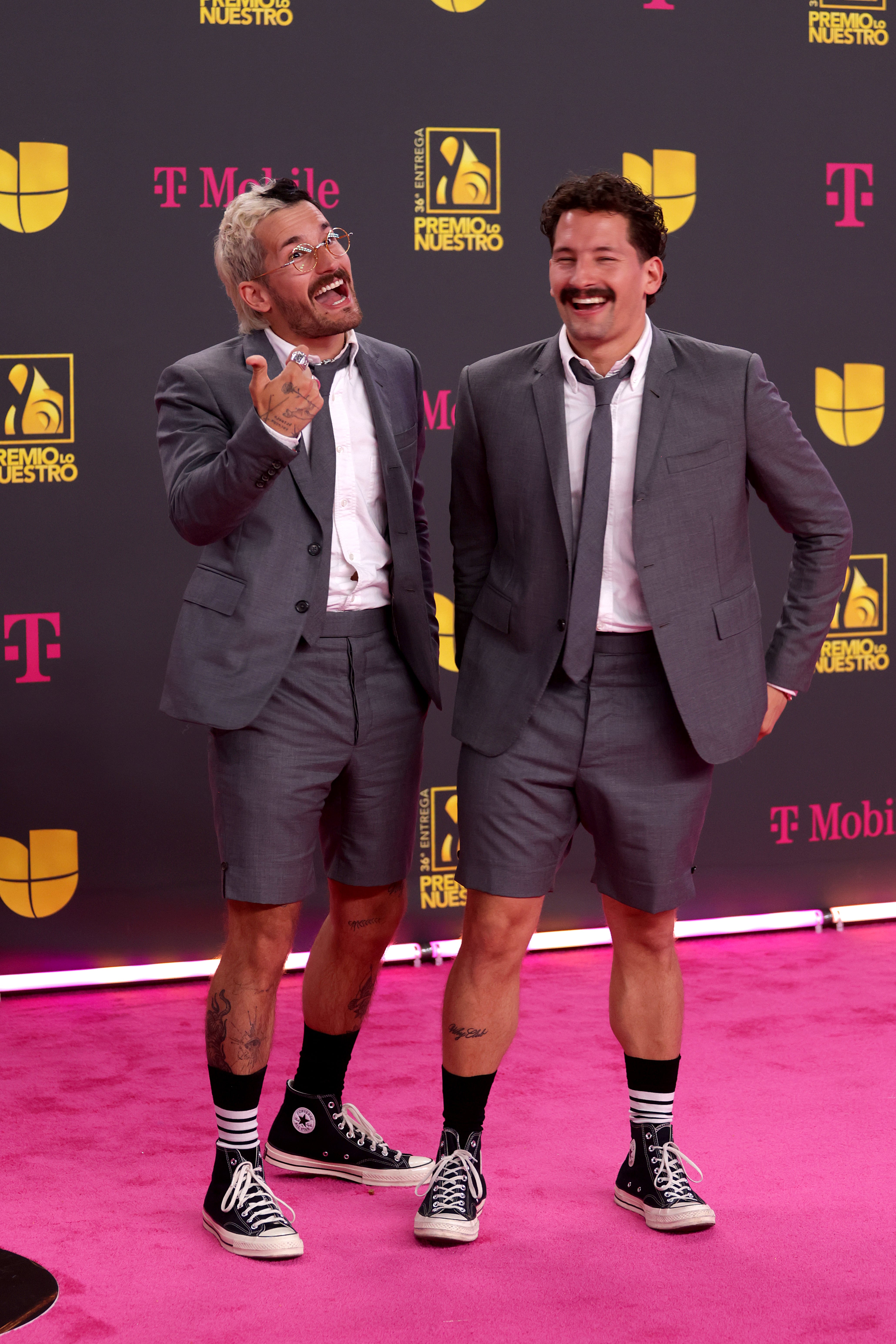 El clan Montaner no quiso perderse esta gala, aunque los hermanos posaron por separado dejando a Camilo y Evaluna tener su foto en pareja. Un look a juego que más parecía un disfraz de niños recién salidos de la escuela.