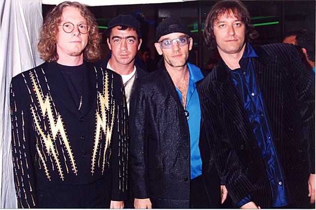 R.E.M., con Bill Berry (segundo por la izquierda) en los MTV Video Music Awards celebrados en Nueva York en 1995.