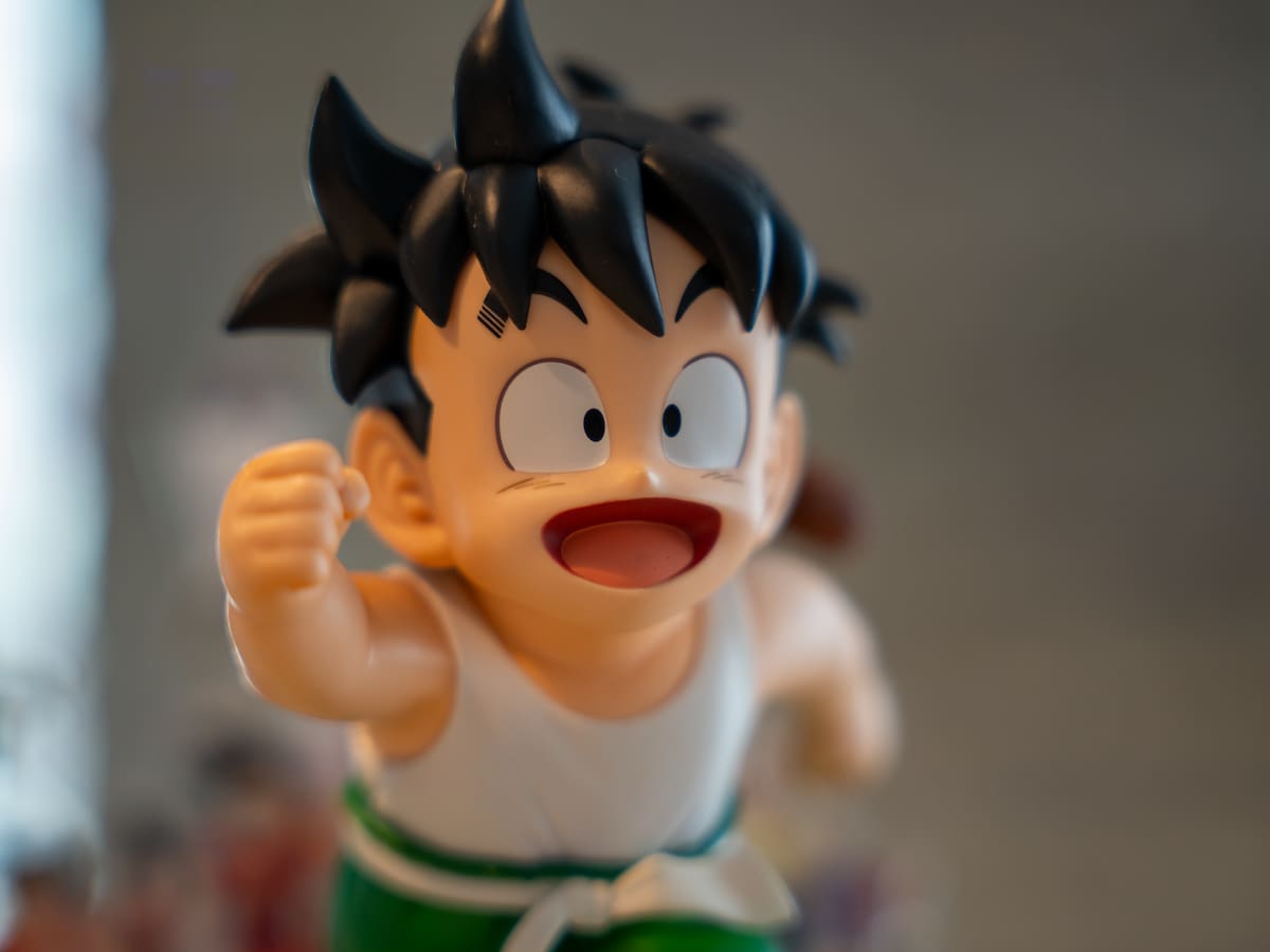 La figura de Son Gohan que convierte el ending de Dragon Ball Z en un pequeño diorama lleno de emoción