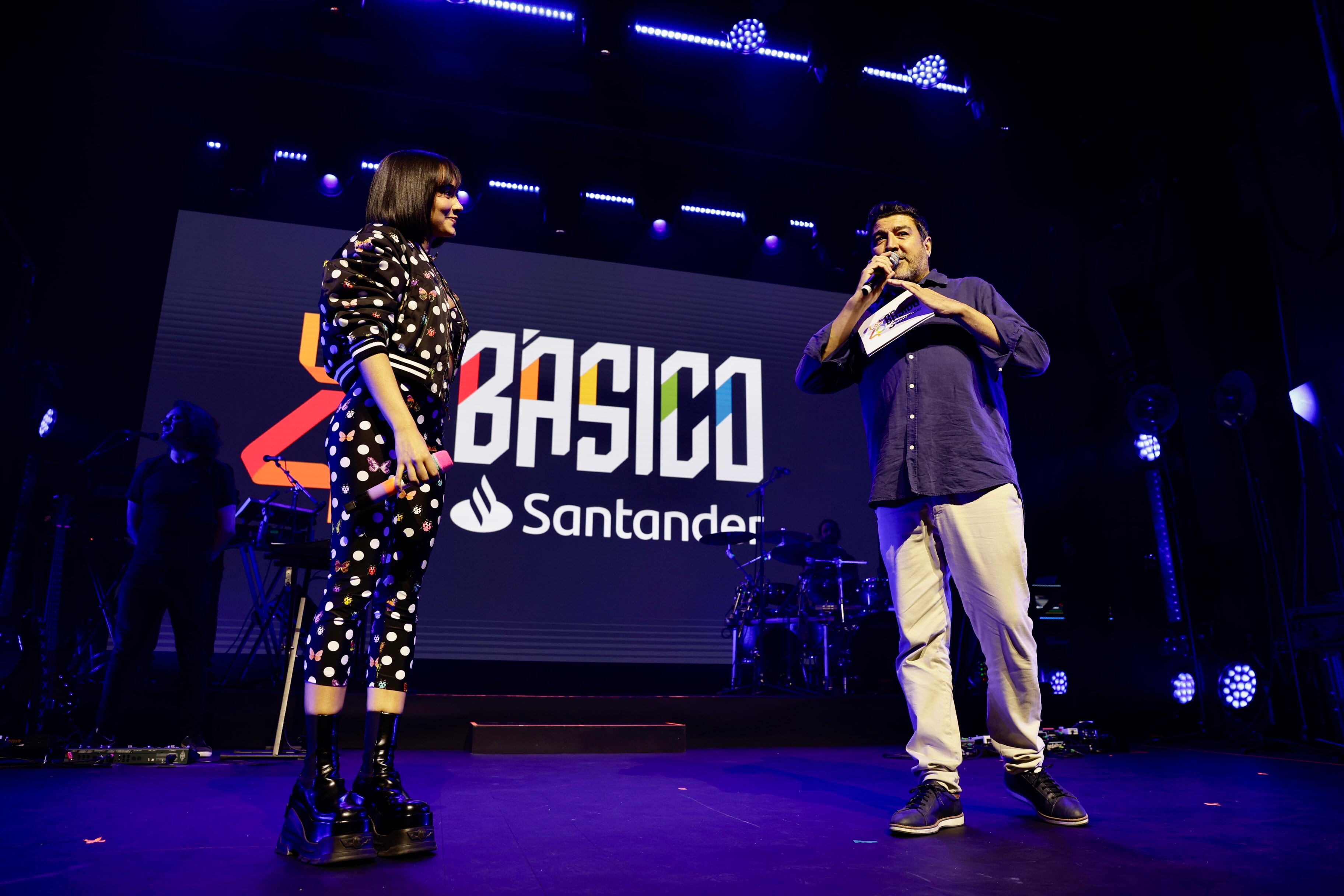 Aitana protagoniza el primero de los conciertos LOS40 Básico Santander de 2023, que tuvo lugar en el Teatro Eslava y estuvo presentado por Tony Aguilar.