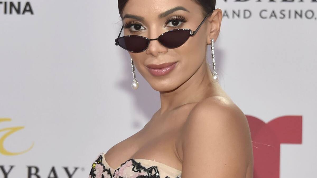 Becky G, Anitta y más artistas siguen criticando a Arcángel por su polémica machista sobre los culos