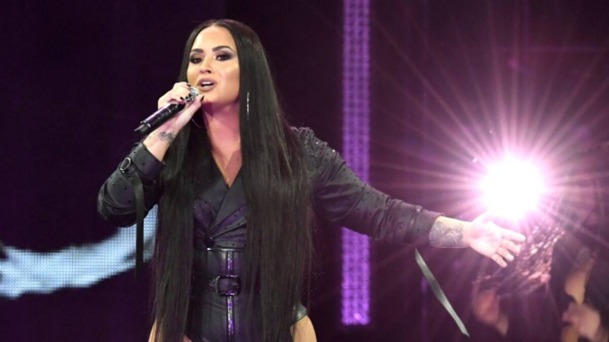 Demi Lovato continúa en el hospital con fiebre alta y náuseas