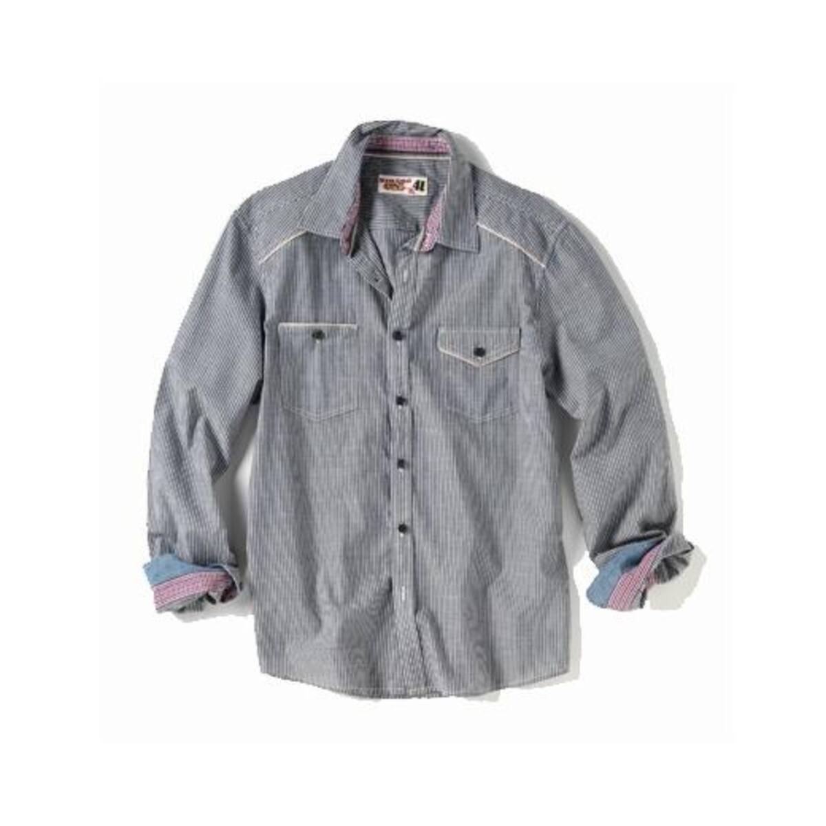 Otro clásico. Pero esta vez en un azul rozando el beige. Un camisa clásica de toda la vida puede convertirse en una de las prendas más sexys y sofisticadas de tu vestuario.