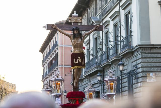 Descubre las saetas en las procesiones de Semana Santa en Madrid.