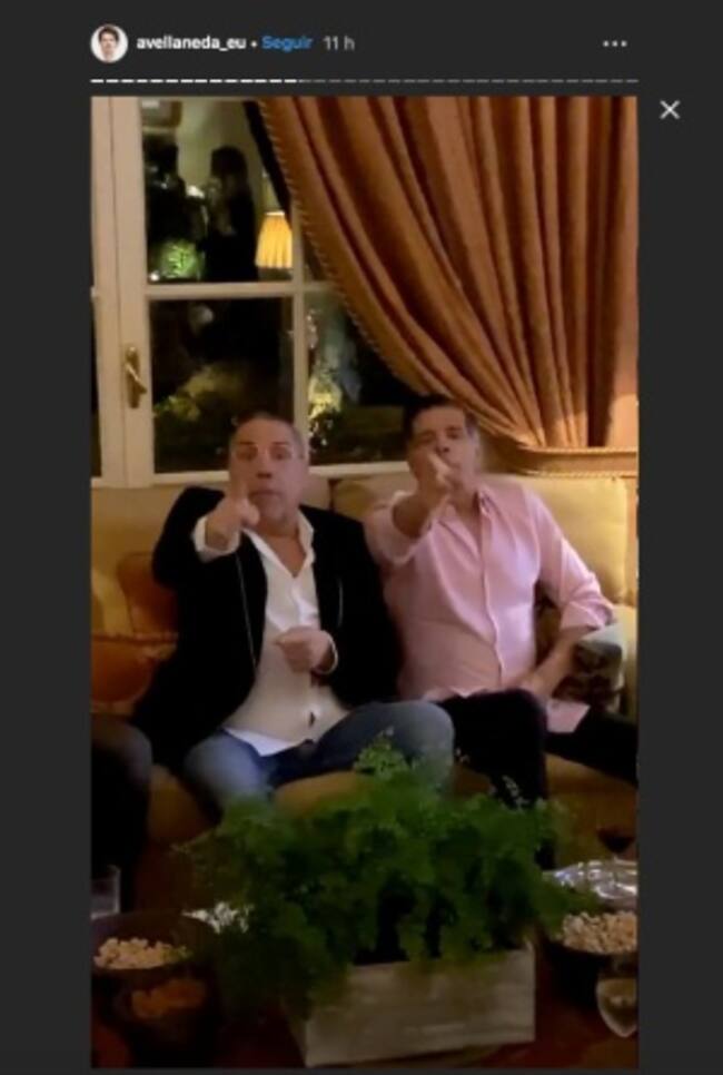 Los Chunguitos cantando 'La Macarena'