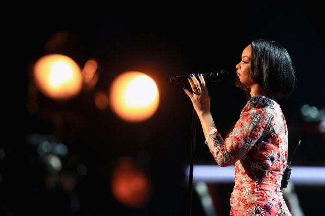 Rihanna brilla sobre el escenario (Getty)