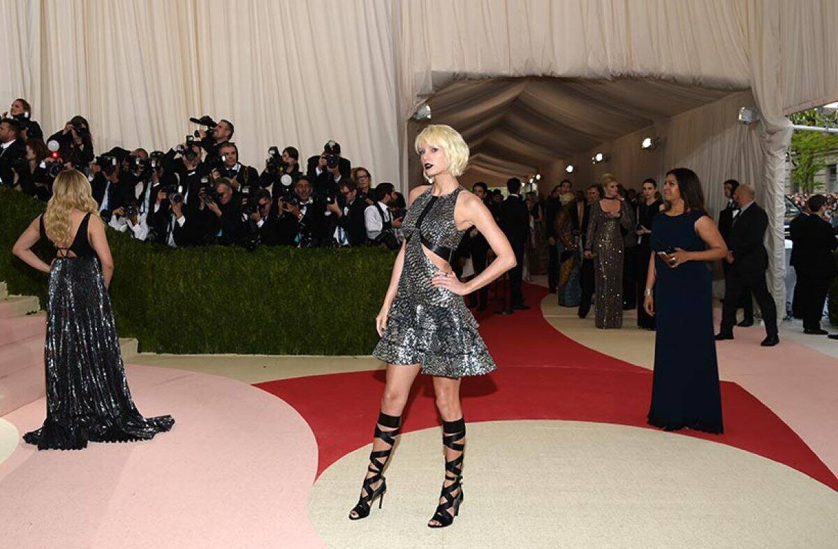 Vestida de Louis Vuitton