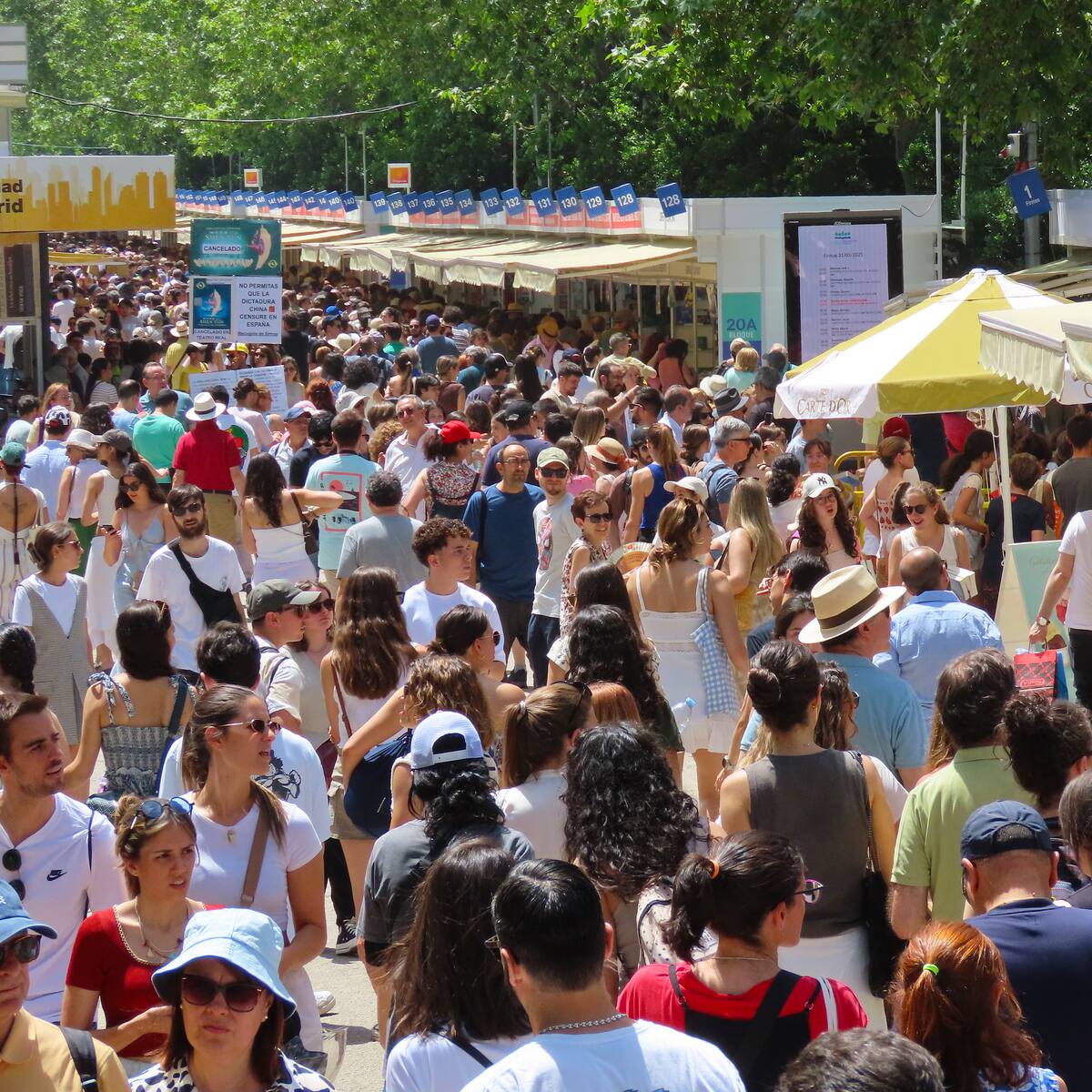 ¿Quién firma hoy, domingo 31 de mayo, en la Feria del Libro 2026? Todos los autores y a qué hora estarán en el Retiro