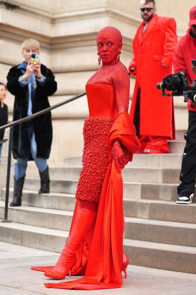 Doja Cat, impacta en el desfile de Schiaparelli.