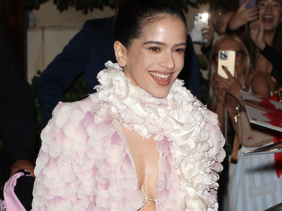 Rosalía y las 9 distintas maneras de soplar velas