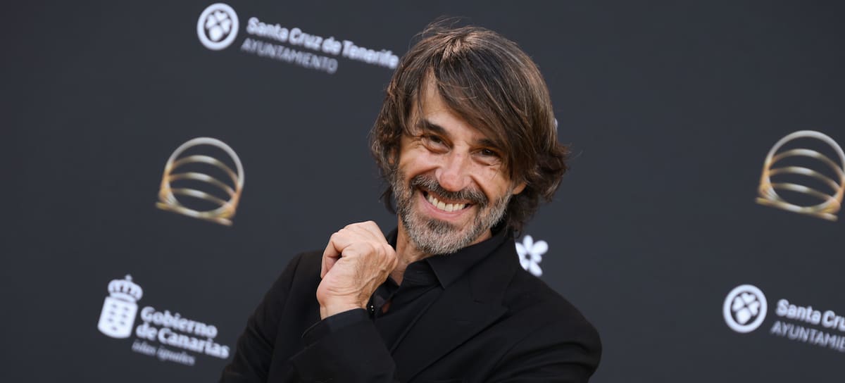 Santi Millán en el photocall de la gala de los Anillos de Oro 2026, celebrados en Tenerife. / Patricia J. Garcinuño/Getty