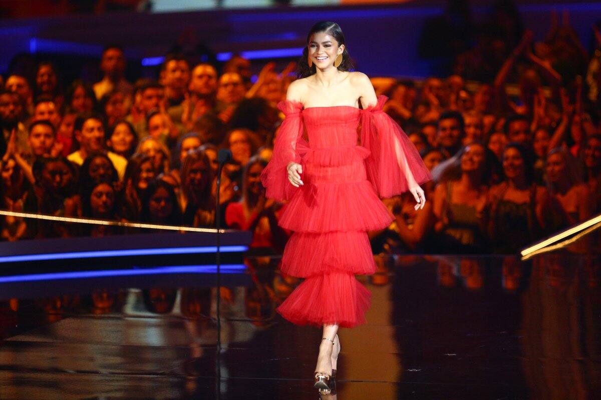 Zendaya es una joven artista en ascenso. Sería una gran oportunidad para ella colaborar con otra gran artista como Selena. Aunque es la candidata menos probable, también es una opción.