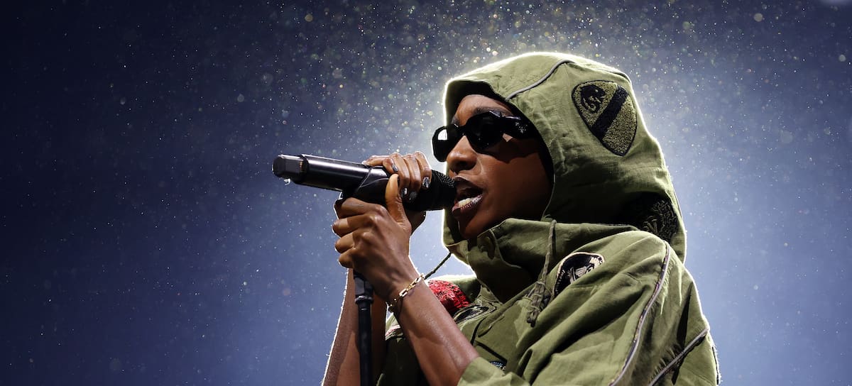 Little Simz en directo en el O2 Arena el 17 de octubre de 2025 en Londres, Inglaterra.