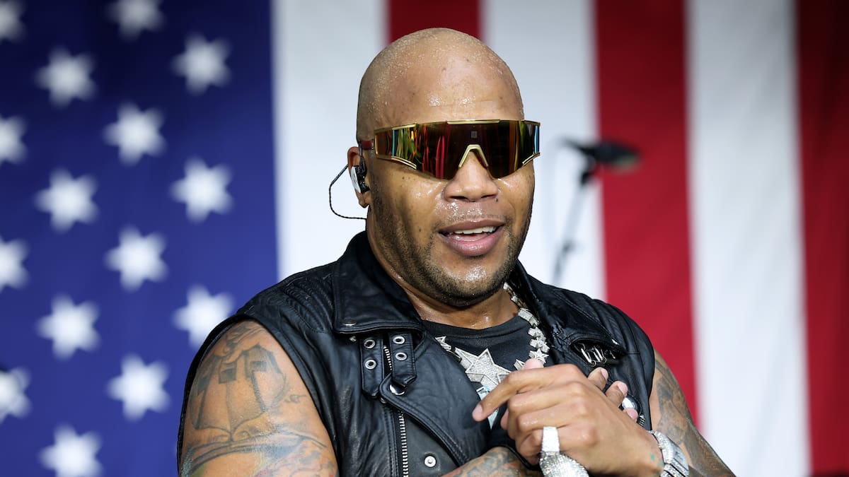 Flo Rida vuelve a citarse con la canción del verano en 'Vacation (Anywhere You Wanna Go)'
