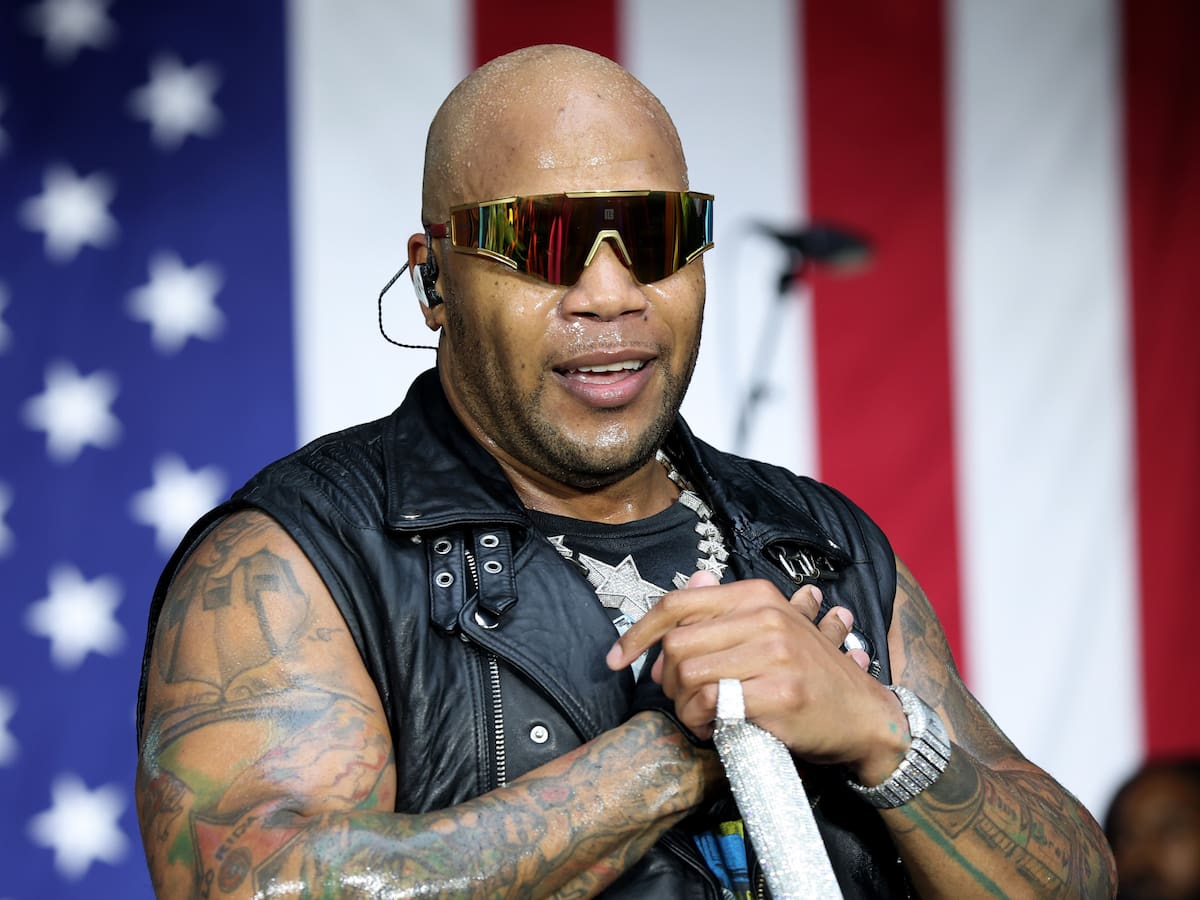 Flo Rida vuelve a citarse con la canción del verano en 'Vacation (Anywhere You Wanna Go)'