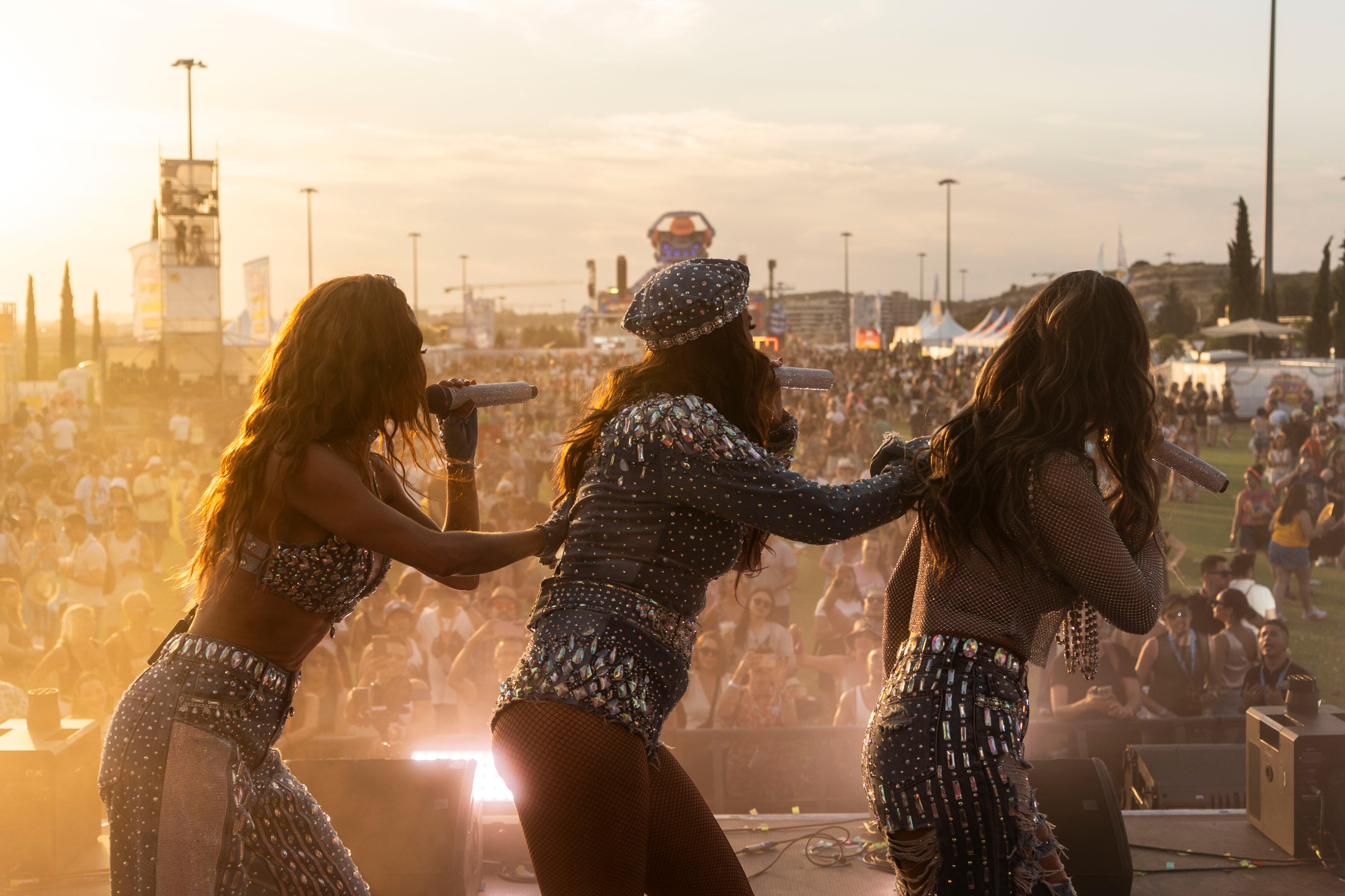 Un evento espectacular repleto de la mejor música de la década de los 90 que nos transportó a miles de recuerdos en nuestra memoria de la mano de artistas como Chimo Bayo, King Africa, Seguridad Social, Rebeca, Blackbox y muchos más repartidos en 5 escenarios.