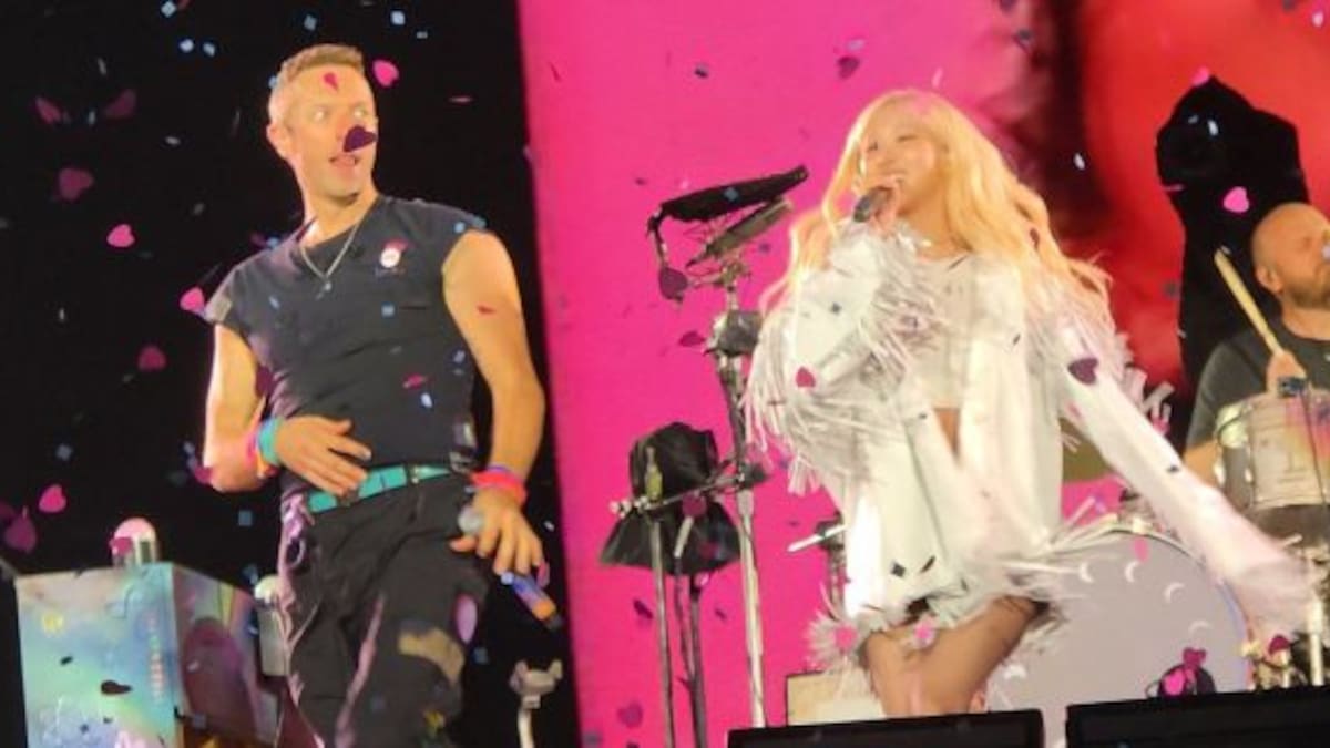 Rosé se unió a Coldplay en Seúl para cantar "APT"