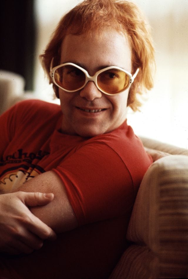 Un retrato de Elton John en su casa de Windsor (Reino Unido) en 1972.