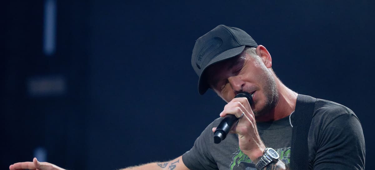 18 de julio de 2026, Renania del Norte-Westfalia, Düsseldorf: Ryan Tedder, vocalista de la banda OneRepublic, actúa en el escenario del Open Air Park de Düsseldorf como parte de la gira "From Europe With Love Tour". Foto: Henning Kaiser/dpa (Foto de Henning Kaiser/picture alliance vía Getty Images)