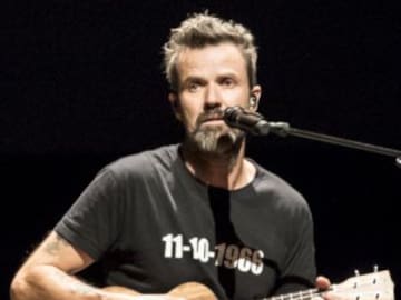 Pau Donés protagoniza el videoclip ‘Misteriosamente hoy’ que acaba de lanzar Jarabe de Palo