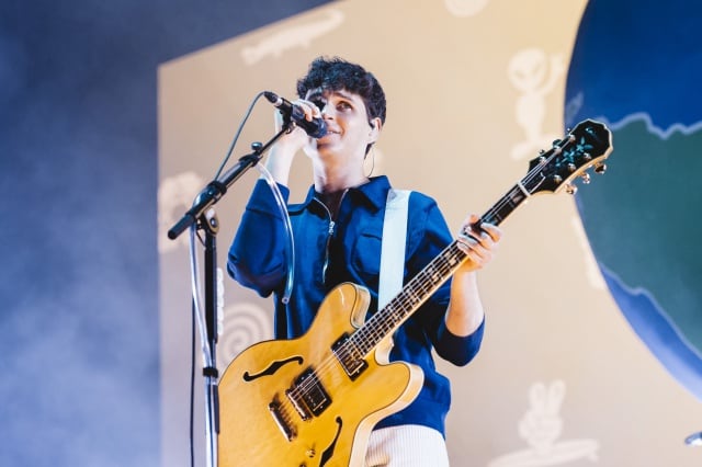 Ezra Koenig y el pop vital y africanista de Vampire Weekend.