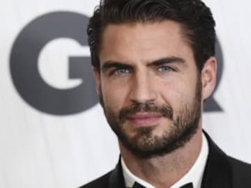 Maxi Iglesias enloquece las redes sin camiseta: “Ya sabéis lo que me gusta una buena ducha…”