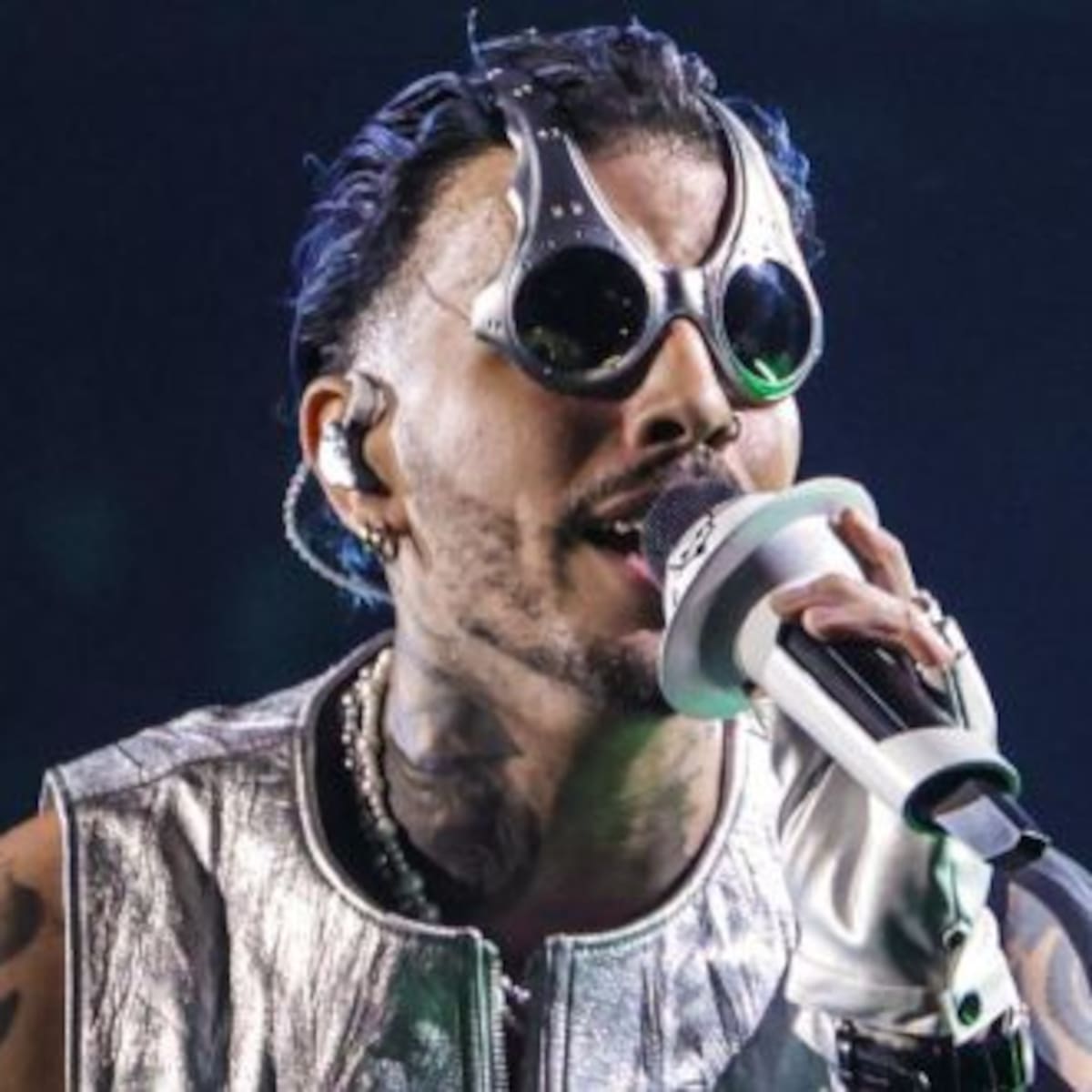 Rauw Alejandro sorprendió en un show al decir: "Superar a alguien no es de la noche a la mañana"