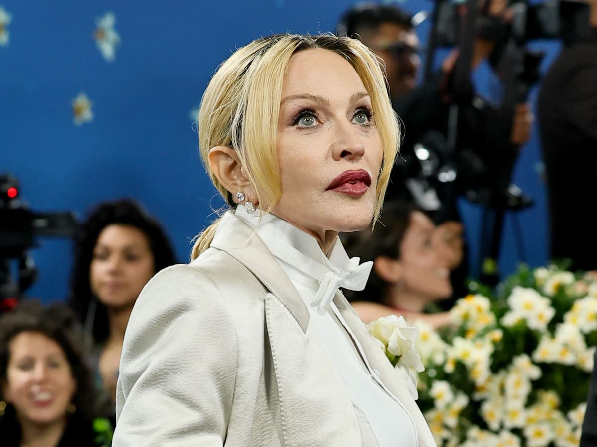 Madonna y Julia Garner recrean 'Like a Virgin' y desatan los rumores sobre el regreso de la cantante al cine