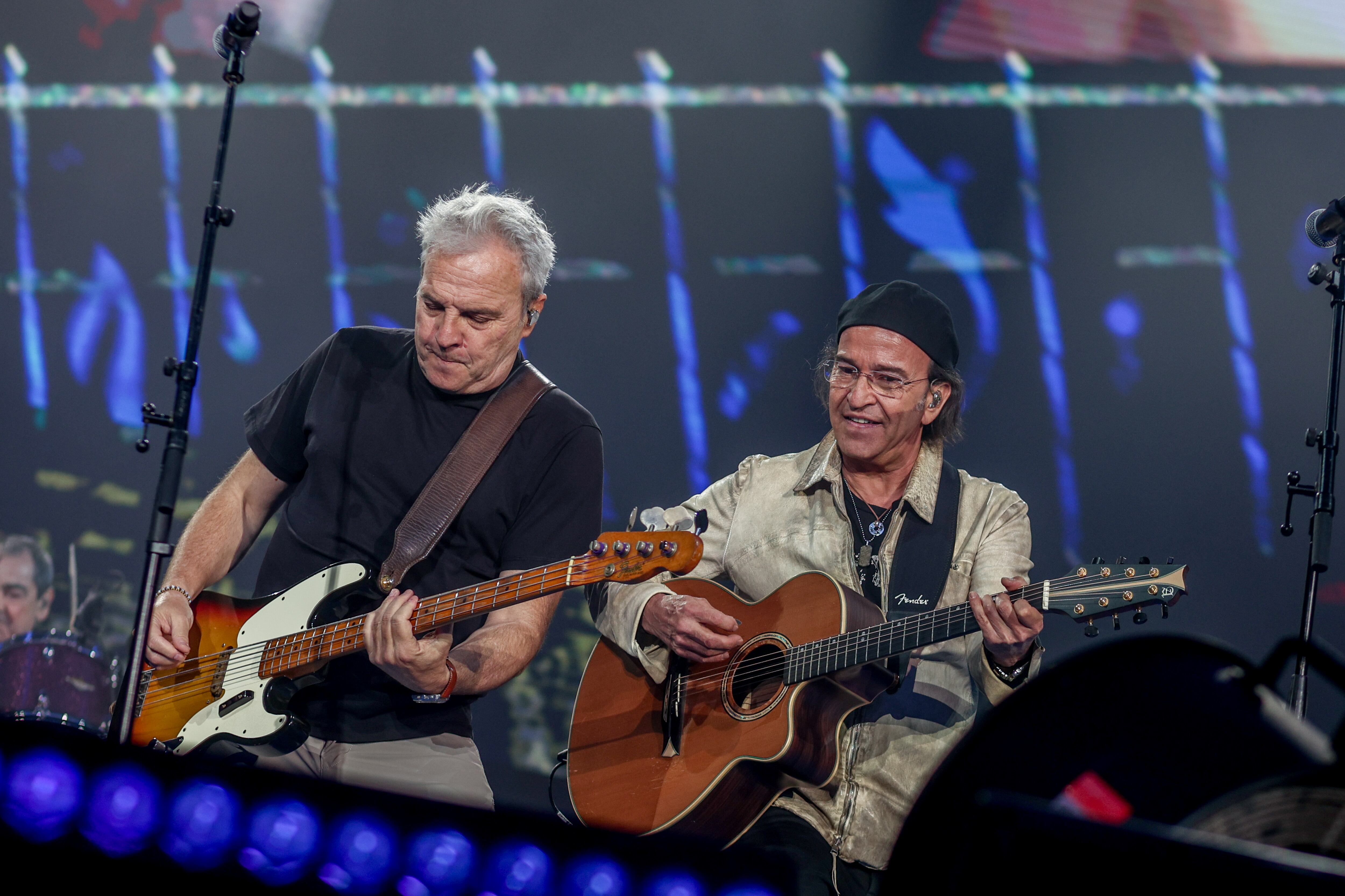 Uno de los momentos más emotivos de la noche fue ver a estos dos colosos del pop en español sobre el escenario de Telefonica 100 Live. Inolvidable.