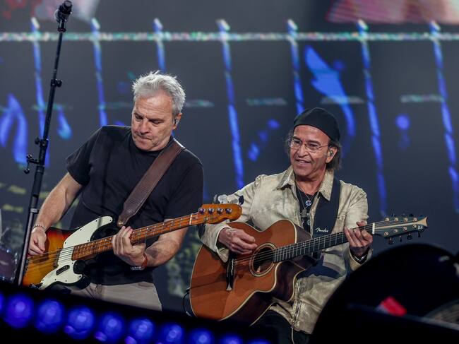 Uno de los momentos más emotivos de la noche fue ver a estos dos colosos del pop en español sobre el escenario de Telefonica 100 Live. Inolvidable.