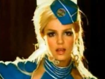 Perrito canta &quot;Toxic&quot; de Britney Spears