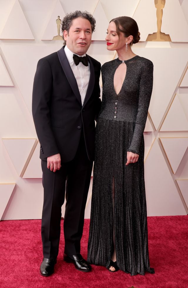 Gustavo Dudamel y María Valverde en los Premios Oscar 2022.