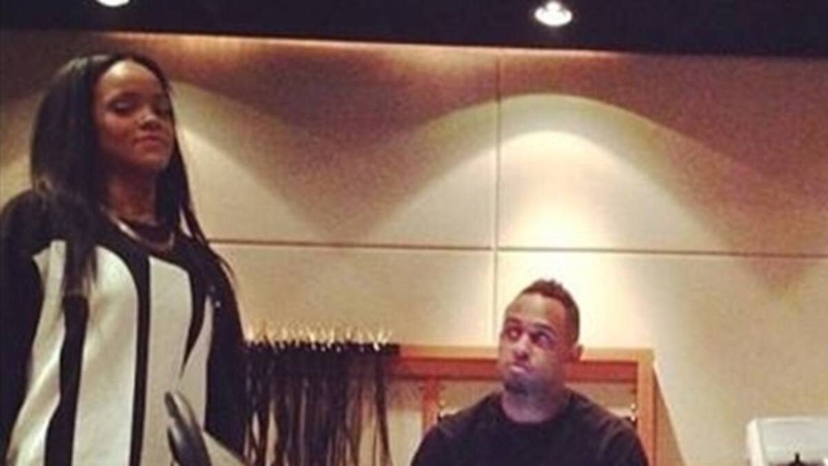 Rihanna en el estudio de grabación