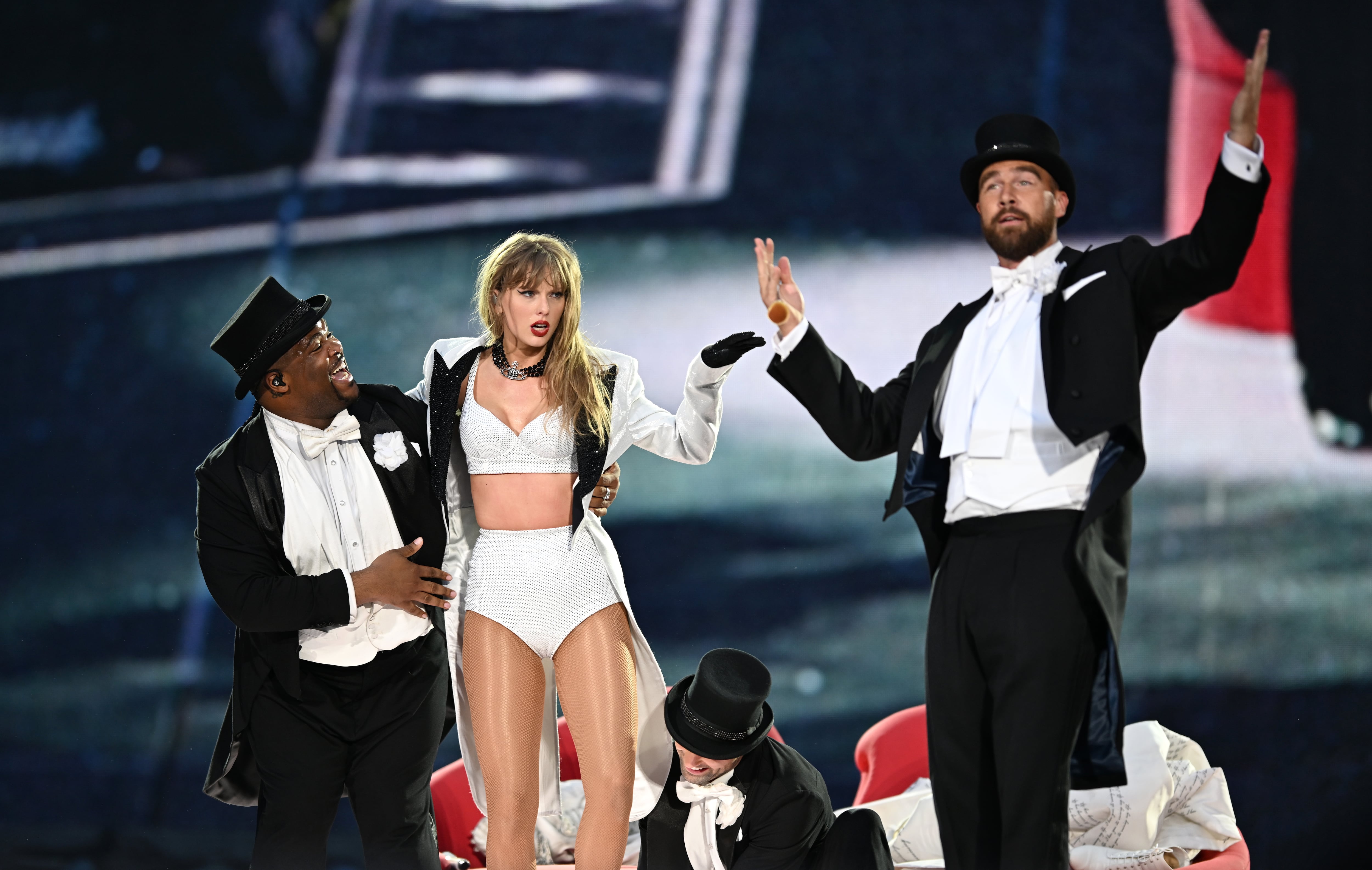 Taylor Swift y Travis Kelce en &quot;Taylor Swift | The Eras Tour&quot; en el Wembley Stadium en Londres