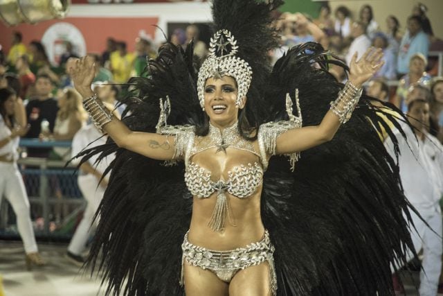 Anitta en el Carnaval de Brasil en 2016.