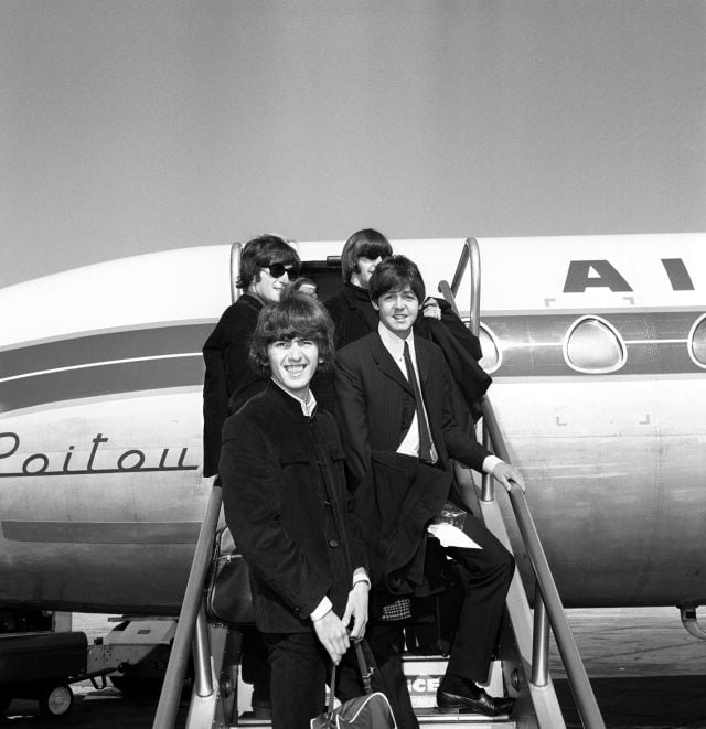 El grupo al completo rumbo a París para iniciar su gira europea en junio de 1965.