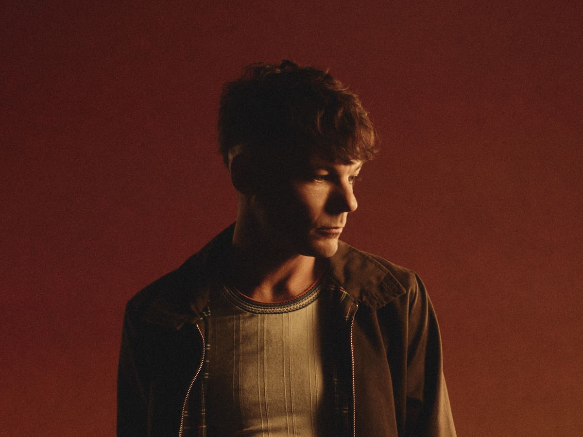 Louis Tomlinson concluye su búsqueda personal con su nuevo disco: ‘How Did I Get Here?’