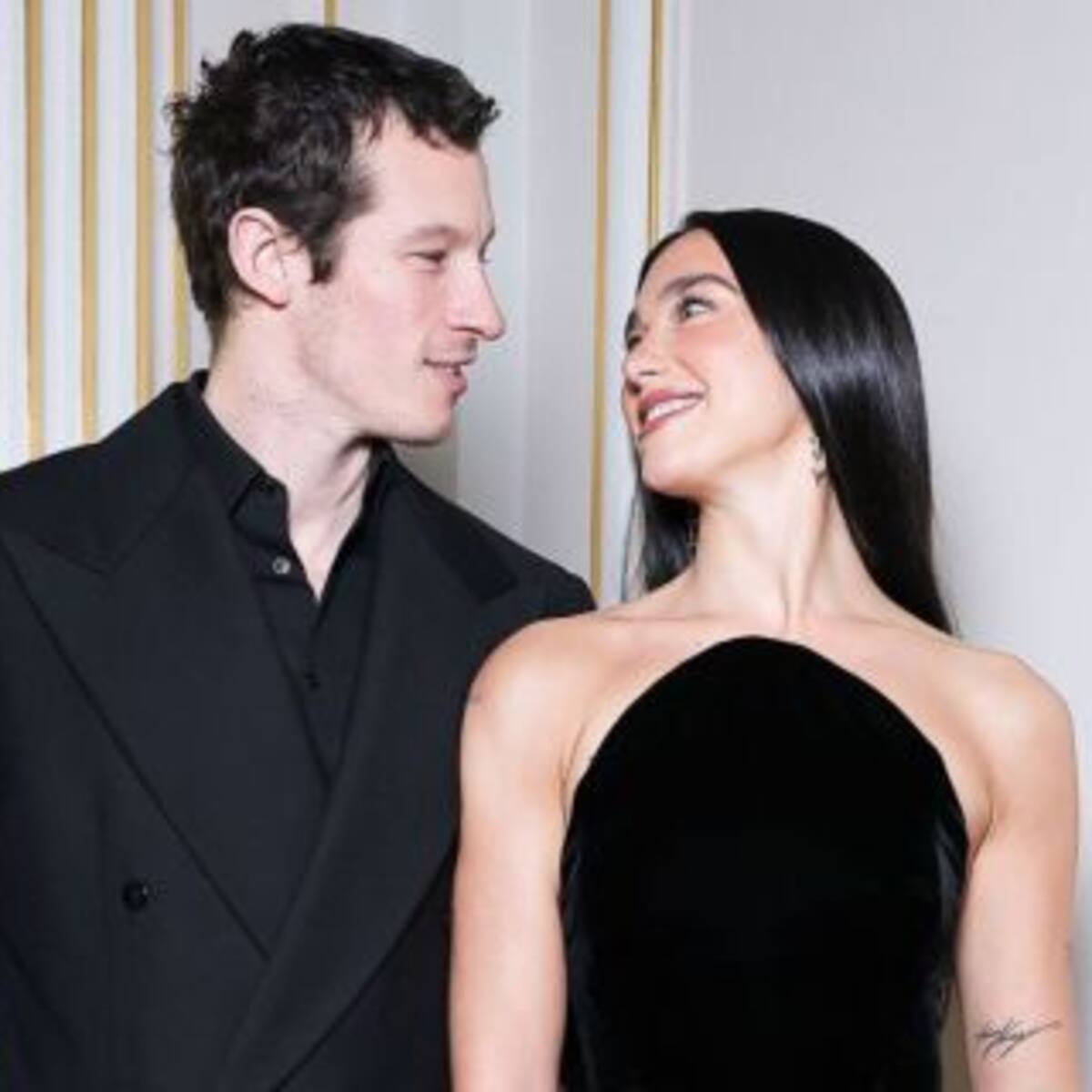 Dua Lipa confirma su compromiso con Callum Turner
