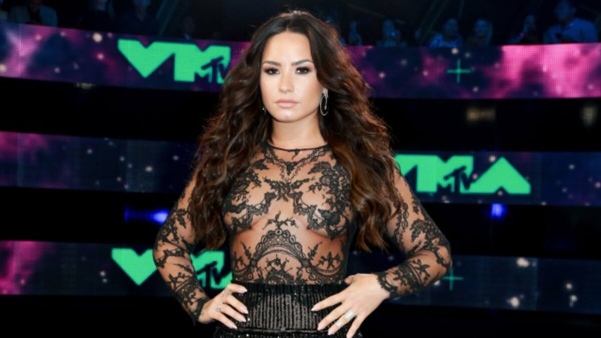 Demi Lovato presenta "Tell Me You Love Me"
