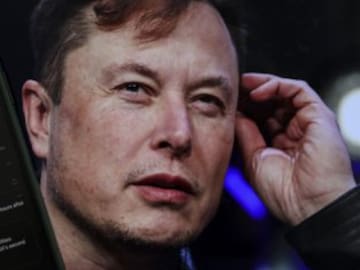 Elon Musk quiere despedir a la mitad de la plantilla de Twitter y cobrar por las cuentas verificadas