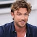 Adam Demos: 11 curiosidades del protagonista más musical de ‘Sexo/Vida’, el último éxito erótico de Netflix ©copyright los40.com